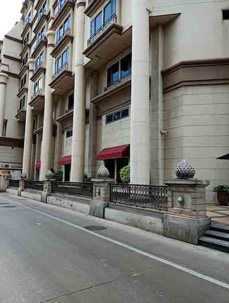 Suk Soi 24 Starbucks Street