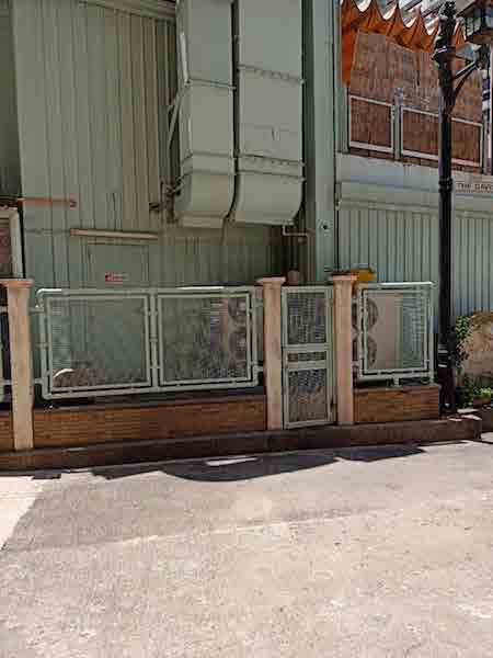 Suk Soi 24 Starbucks Street