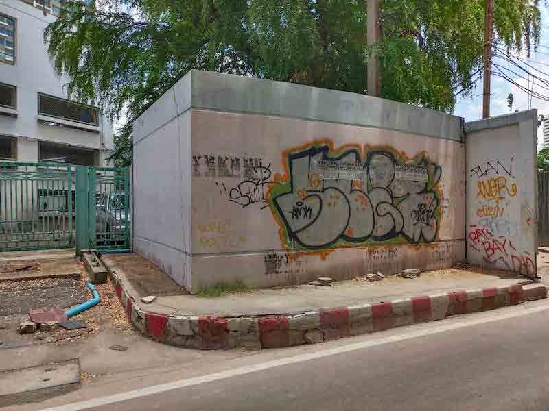 Suk Soi 24 Starbucks Street