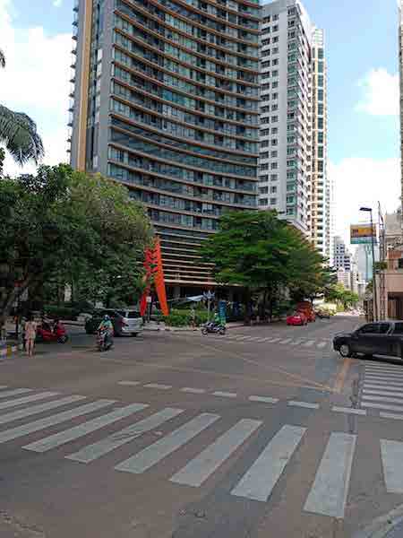 Suk Soi 24 Starbucks Street
