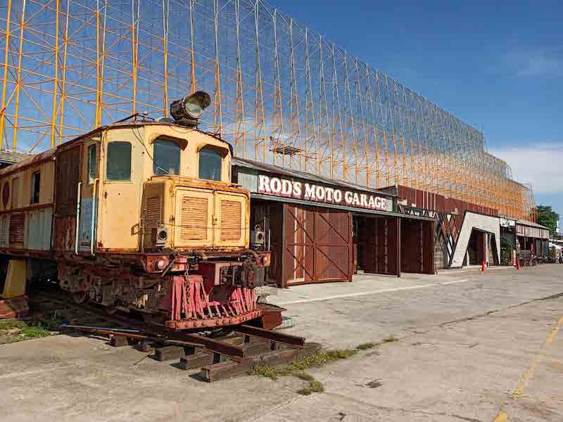 Train Market (Rod Fai)