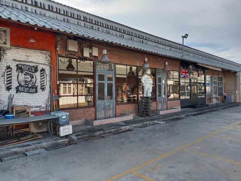 Train Market (Rod Fai)