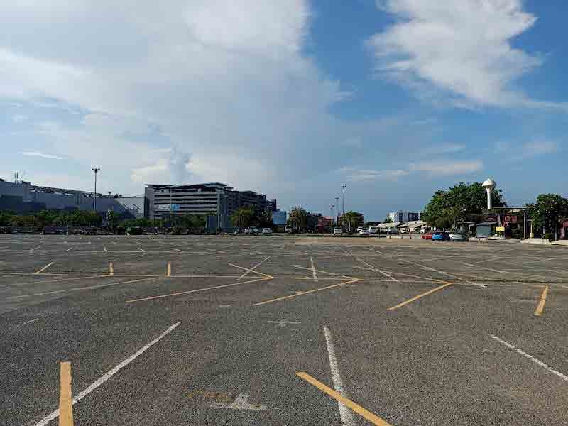 Train Market (Rod Fai)