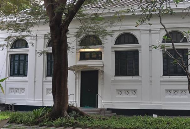 Neilson hays Library