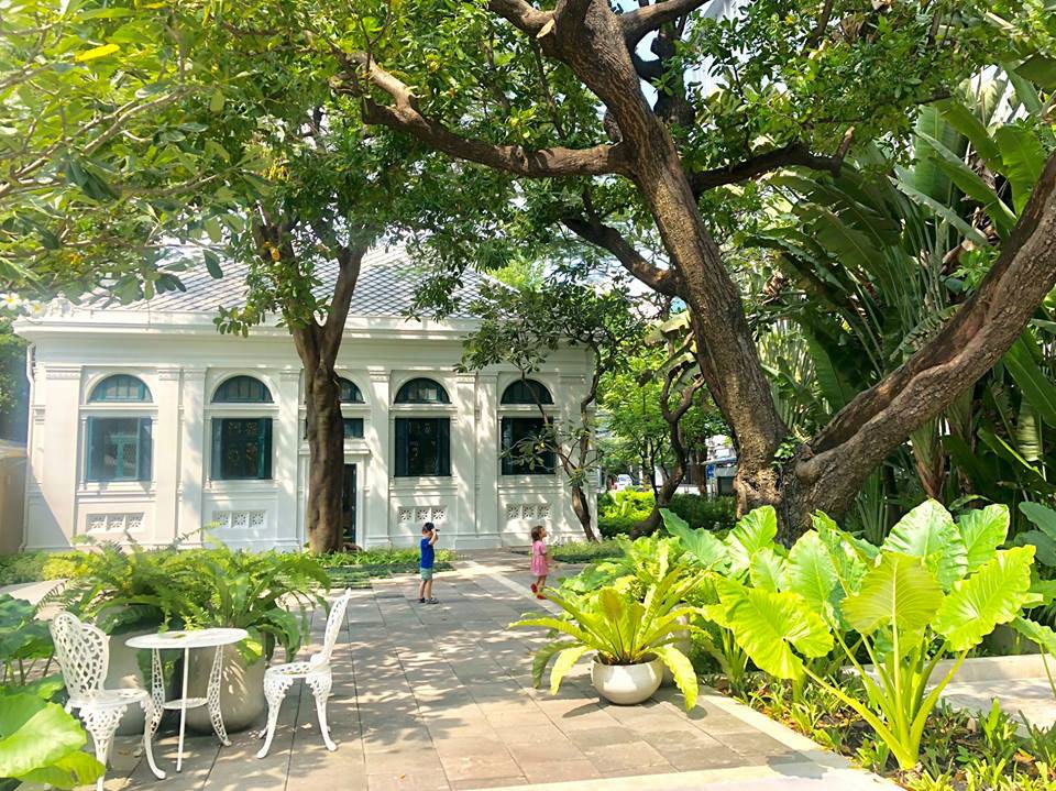 Neilson hays Library