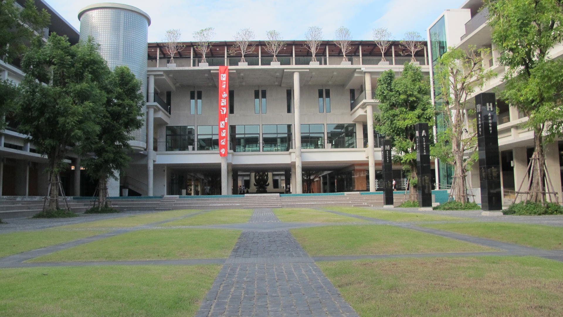 Red brick mahidol university