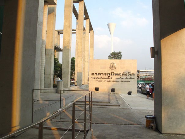 Red brick mahidol university