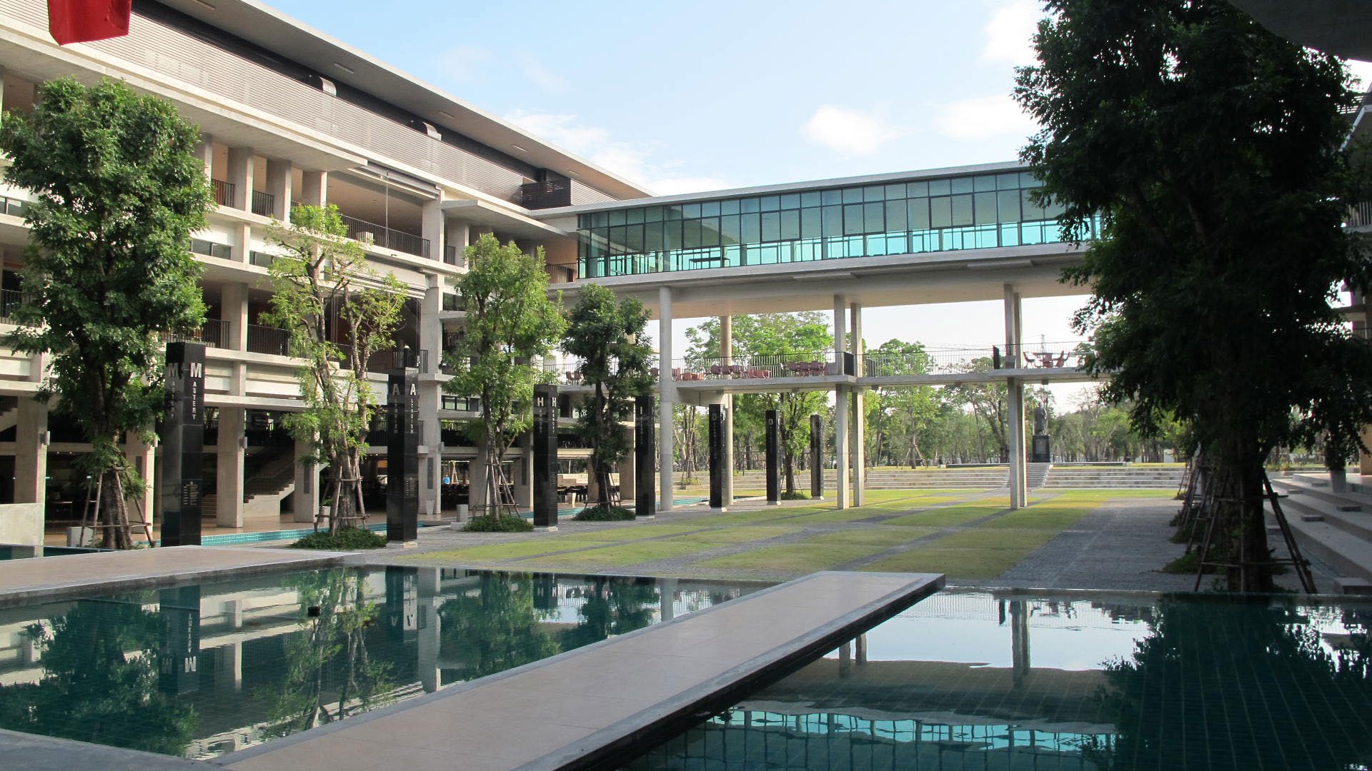 Red brick mahidol university