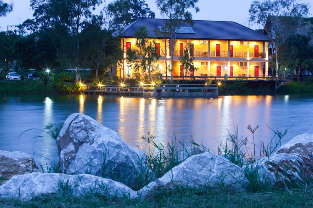 Lakeside Villa photo 1